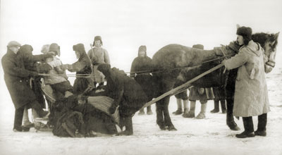 Arrest of a so-called rich peasant in 1930. This peasant, Mikhailov, had attempted escape from a state-owned farm where he had been sent into exile. Courtesy of the Central Russian State Film and Video Archive.